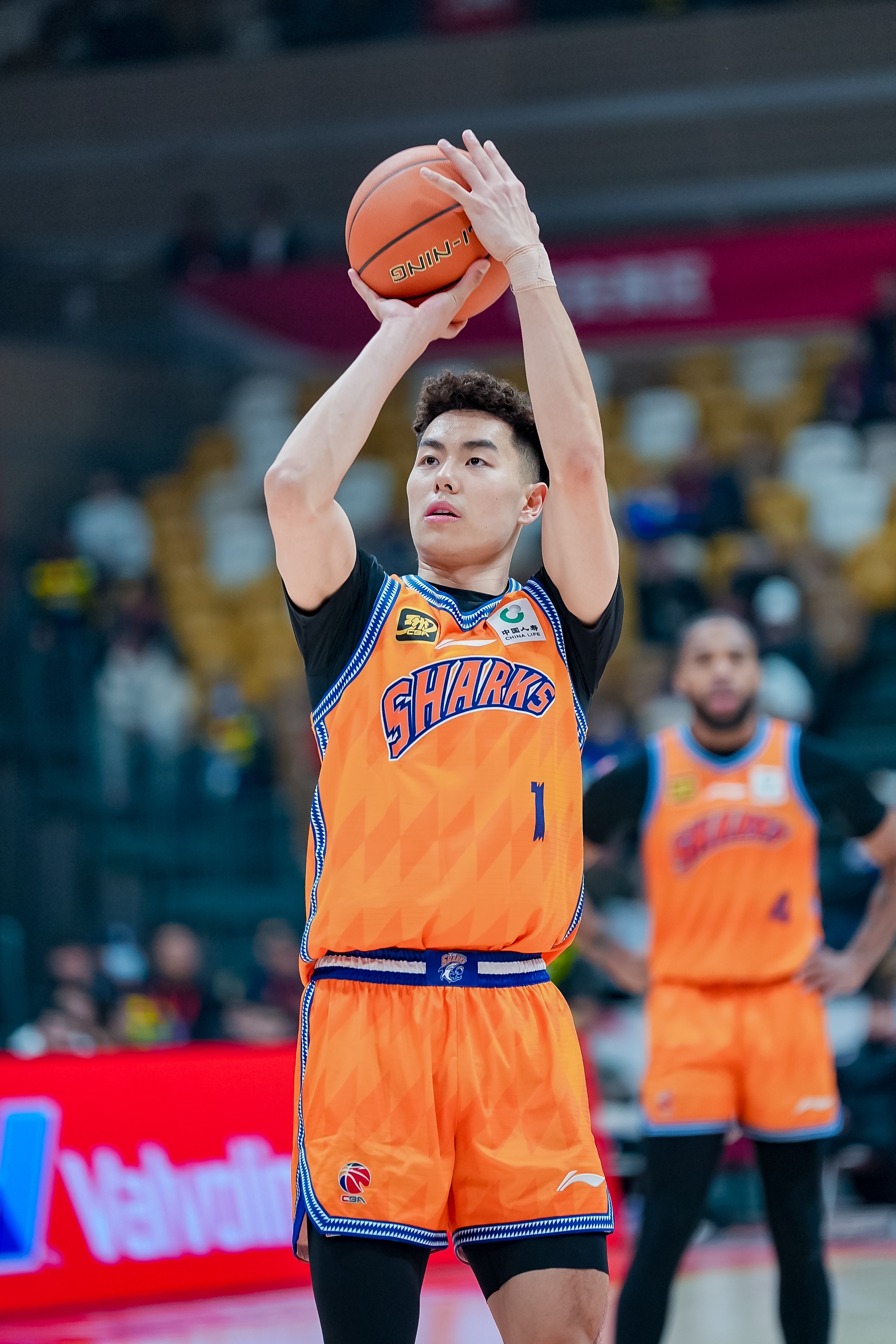 相當(dāng)高效！李添榮10中7&三分7中4拿全隊并列最高18分